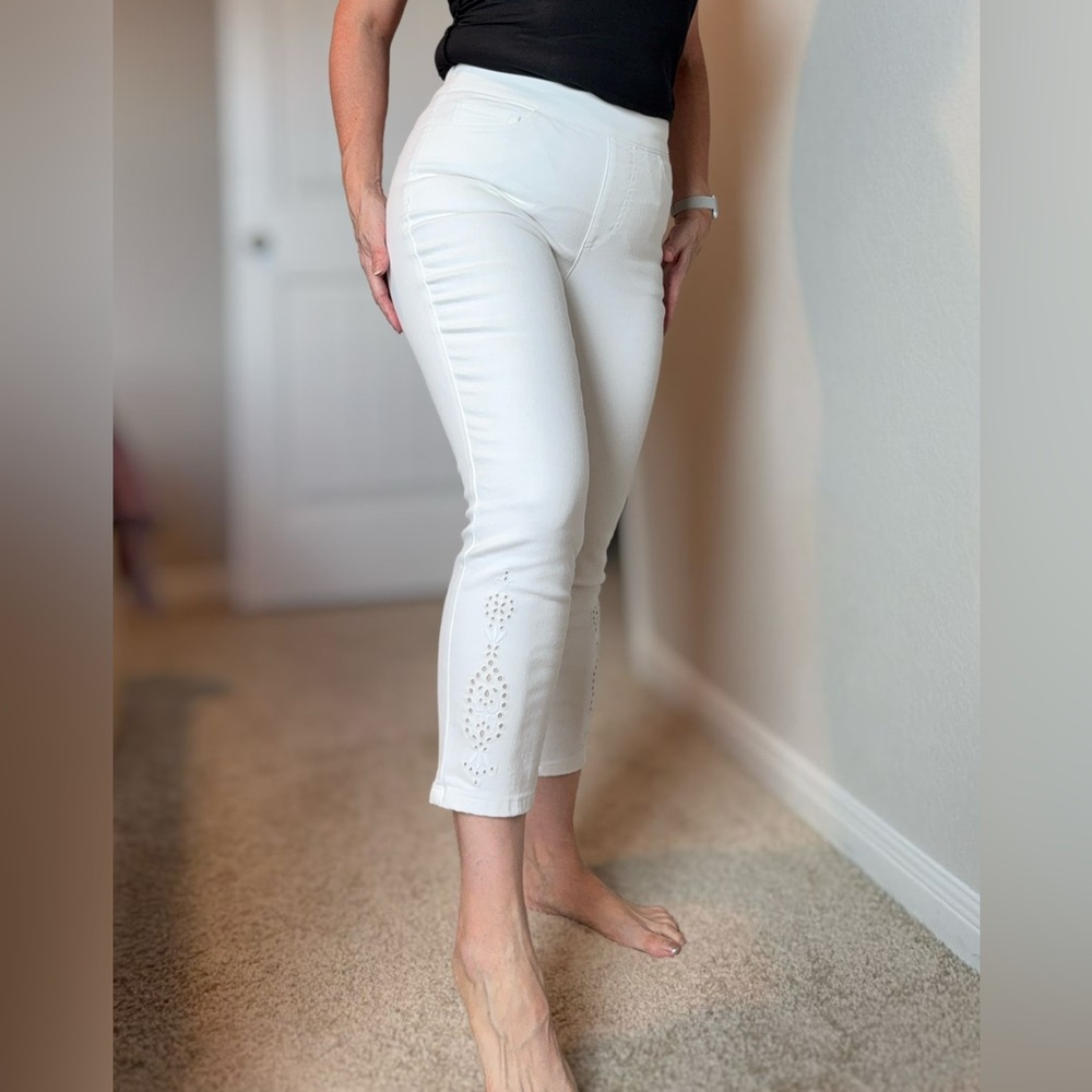 Isaac Mizrahi Cream Cropped Pants - Picture 2 of 16